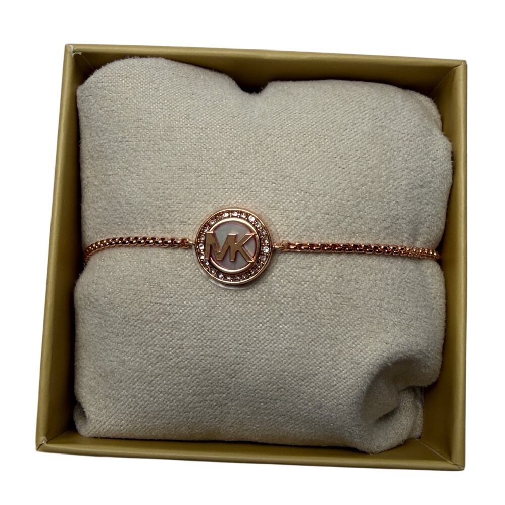 Michael Kors Elegant Gold Bracelet with Logo Charm rose gold color - Picture 5 of 11